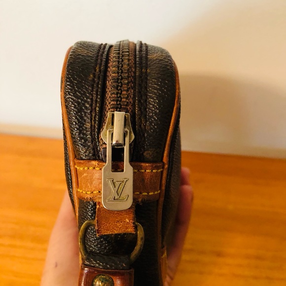 SOLD!!! Authentic Louis Vuitton Clutch in Monogram - Picture 8 of 16